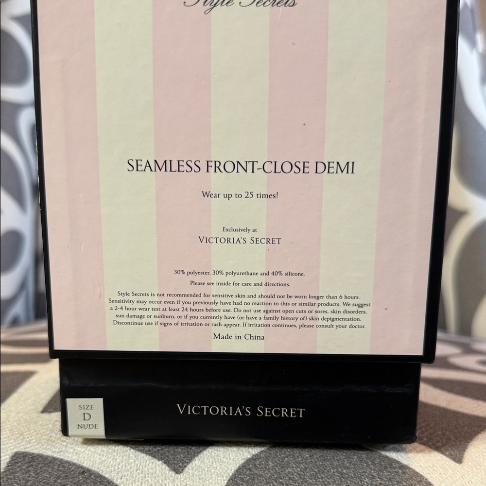 Victoria's Secret Nude Seamless Front-Close Demi cup